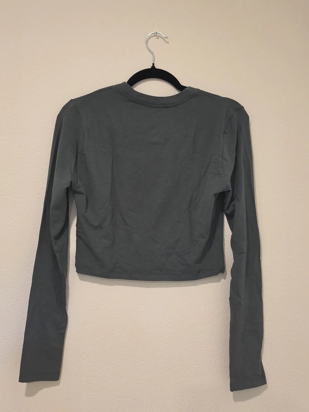 Nike Women's Long-Sleeve Crop Top in Dark Green